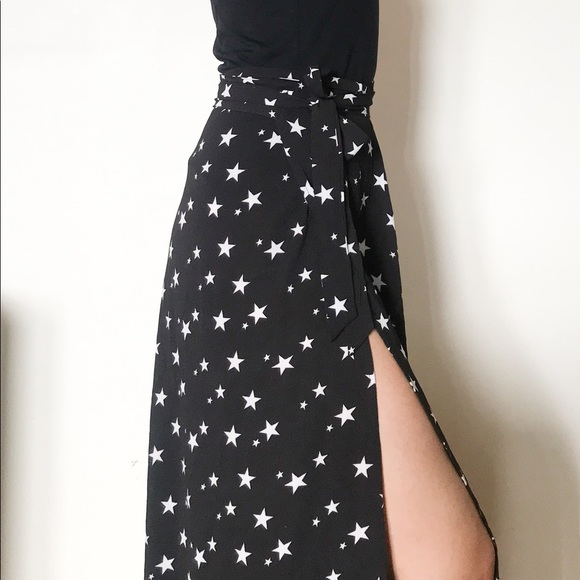 Boohoo Black Maxi Wrap Skirt - Star Print - Picture 2 of 3